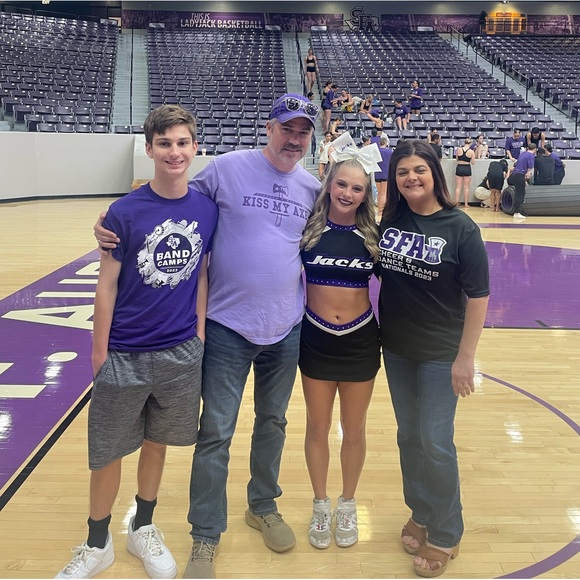 Julie is LIVE! ❤️🥳 All 3$ Starts or Low Start! Live Show Notification Flyer! - Picture 8 of 9